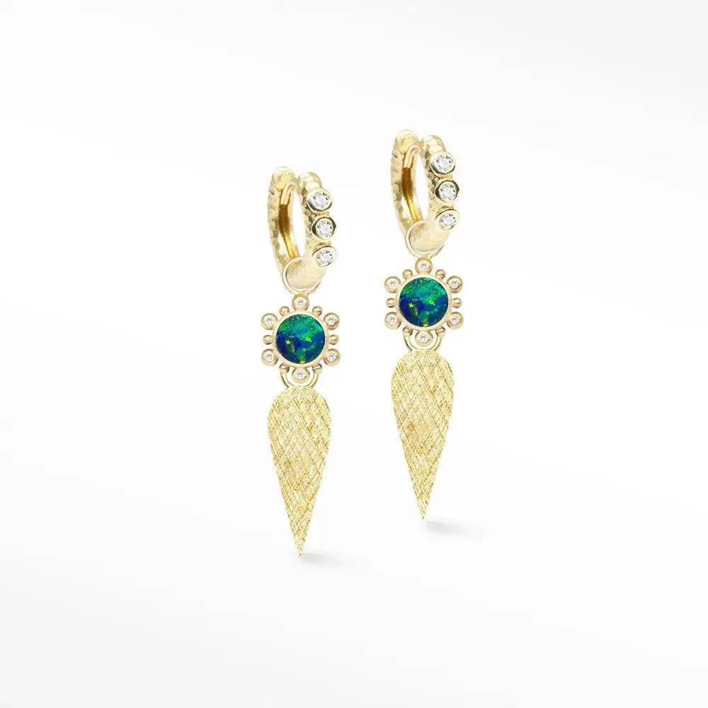 Opals - the stone of lightning
