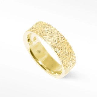 A sleek florentine 14k gold cigar band ring with a brushed crosshatch pattern and polished inner edges