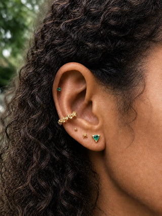 Discover the exquisite nap earrings emerald featuring 14k yellow gold and an échelon eye design. Perfect