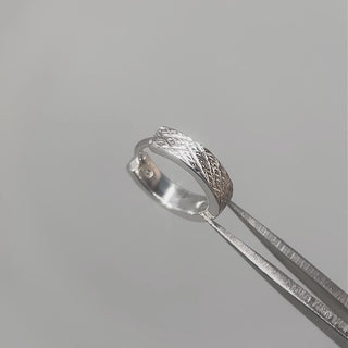 A smooth, no-poke closure creates a secure fit that feels weightless, irritation-free, and even sleep-friendly.