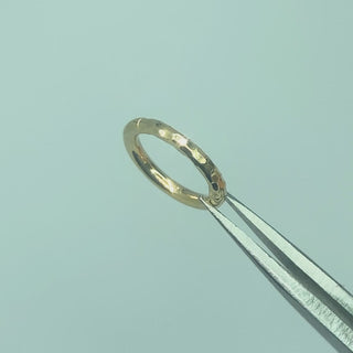  Video displaying the radiant light play and reliable cartilage hoops closure