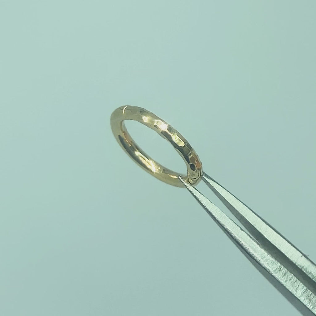  Video displaying the radiant light play and reliable cartilage hoops closure