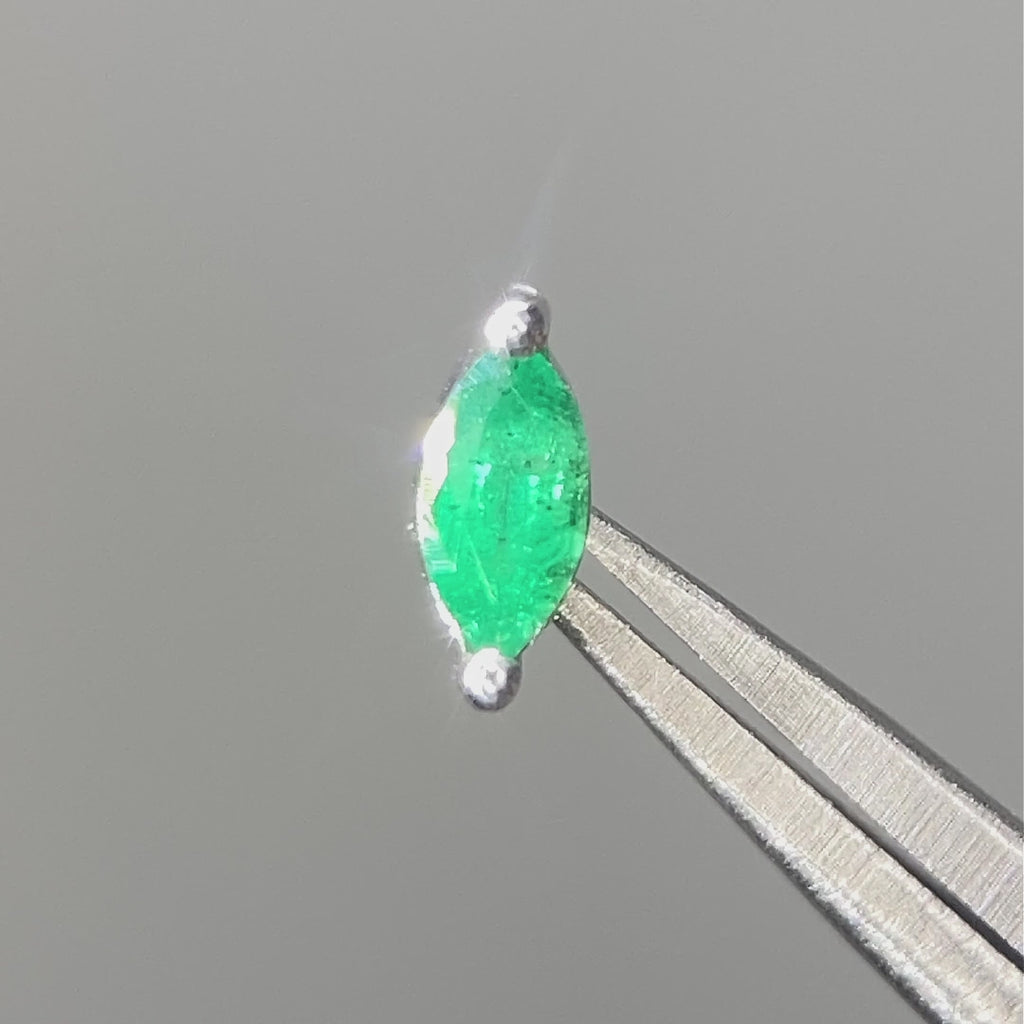 Marquise flat back earrings, in 14k white gold, emerald, stone size 4x2mm