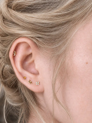 Discover our tiny stud earrings clover made from 14k yellow gold. Perfect for everyday wear with a comfortalbe